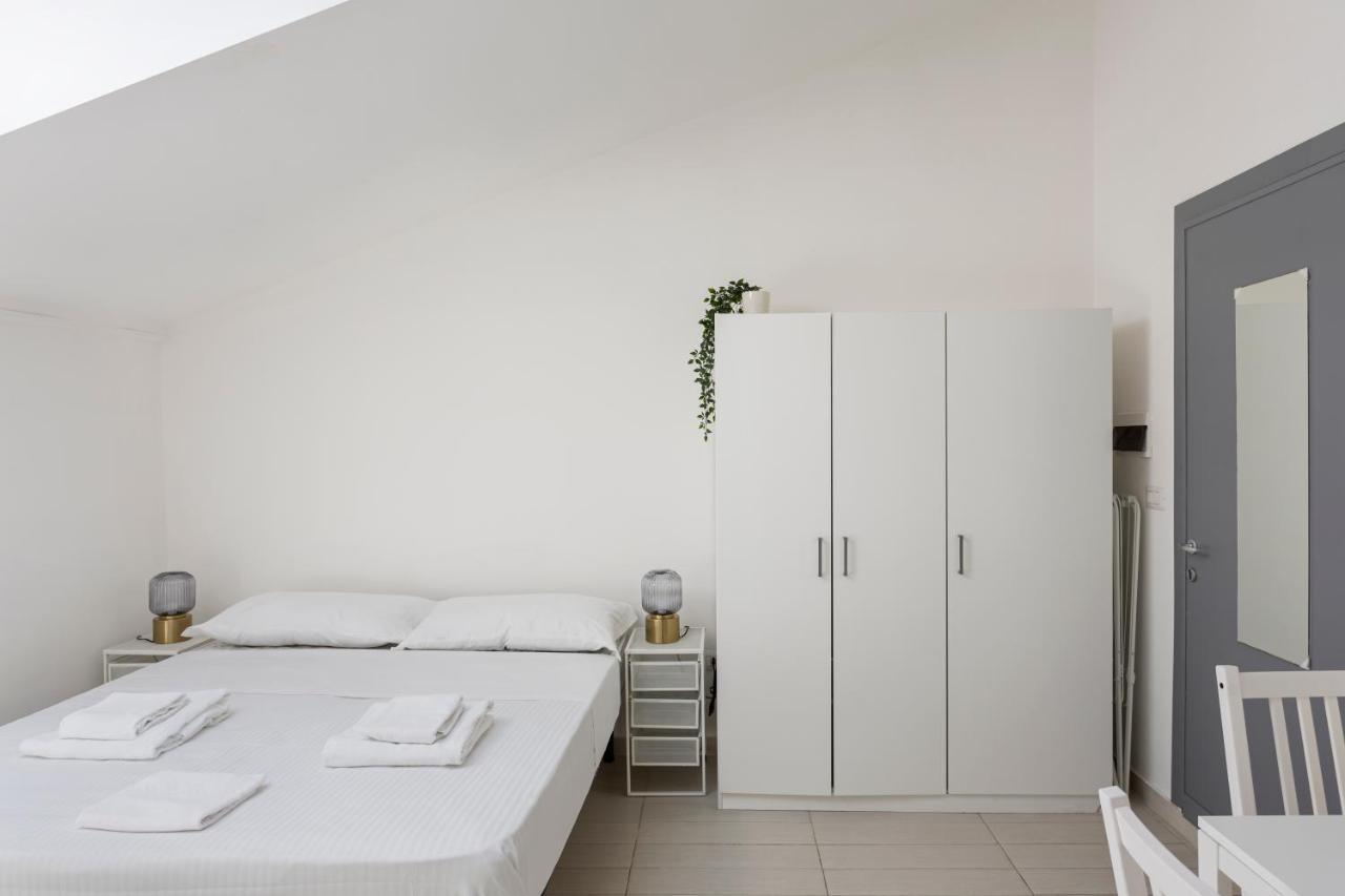 Studio Apt - Duomo 6 Apartment Milan Bagian luar foto